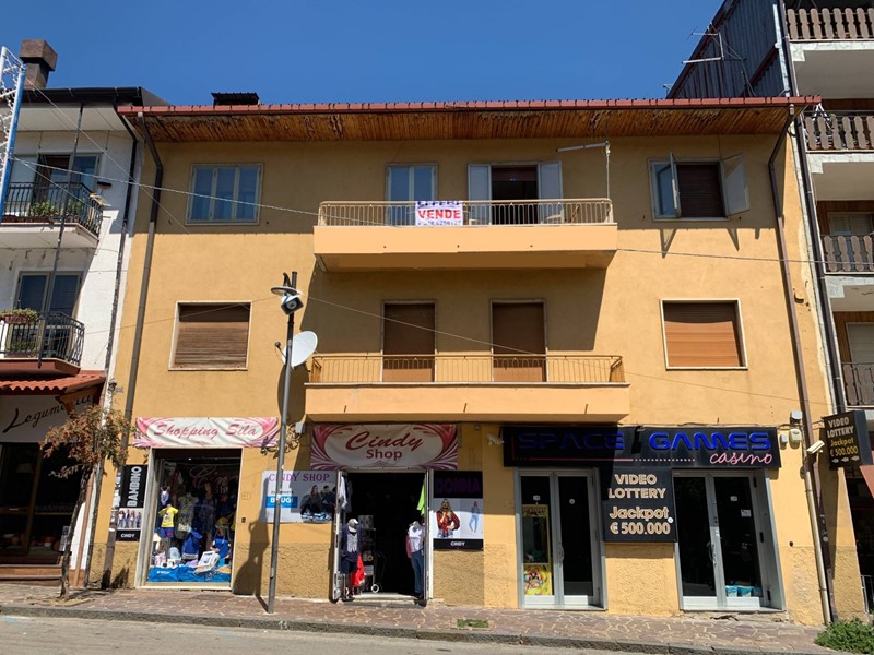 Appartamento in Vendita a Spezzano della Sila, 80'000€, 165 m²