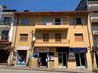 Appartamento in Vendita a Spezzano della Sila, 80'000€, 165 m²