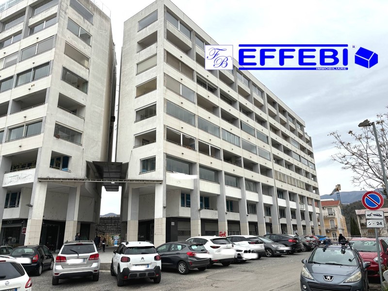 Ufficio in Vendita a Cosenza, 150'000€, 100 m²