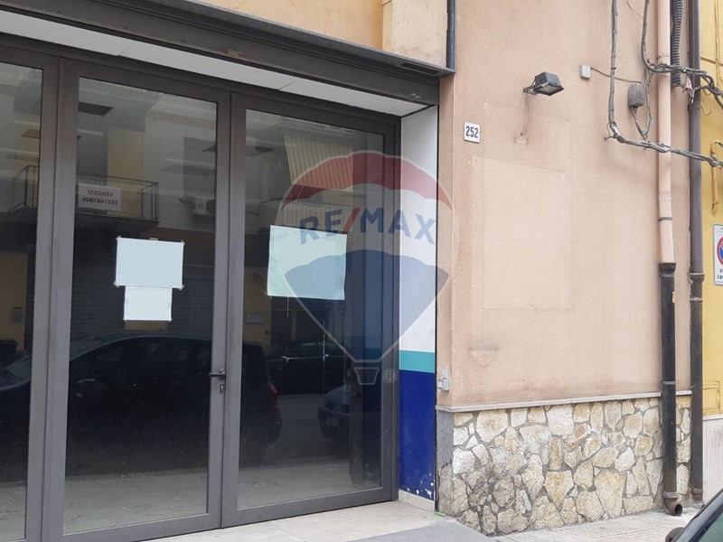 Laboratorio in Vendita a Caltanissetta, 65'000&euro;, 142 m²