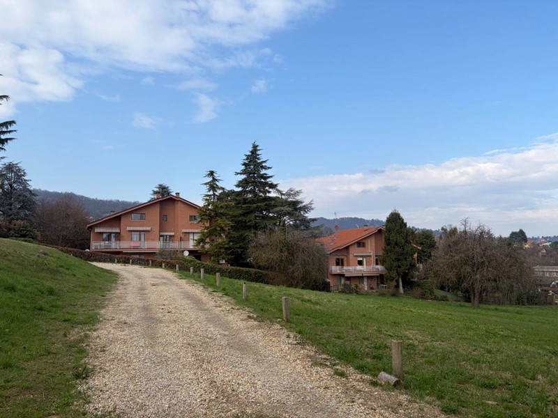 Appartamento in Vendita a Pecetto Torinese, 380'000&euro;, 180 m²