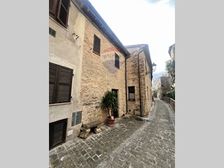 Casa Semi Indipendente in Vendita a Serra San Quirico, 25'000&euro;, 120 m²