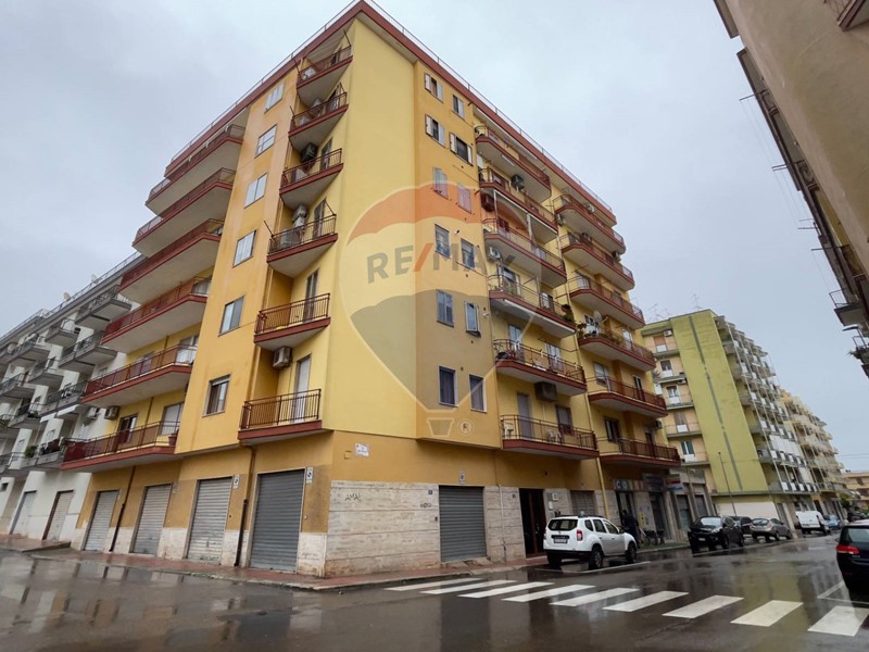 Appartamento in Vendita a Castellaneta, 185'000&euro;, 200 m²