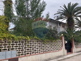 Villa in Vendita a Ginosa, 500'000&euro;, 790 m²