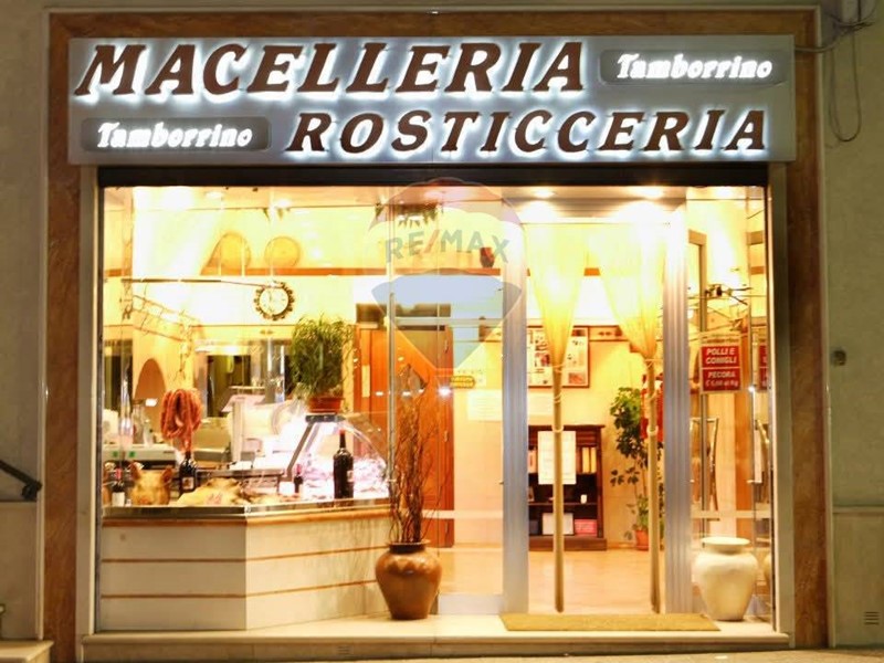 Attività commerciale in Vendita a Laterza, 80'000&euro;, 120 m²