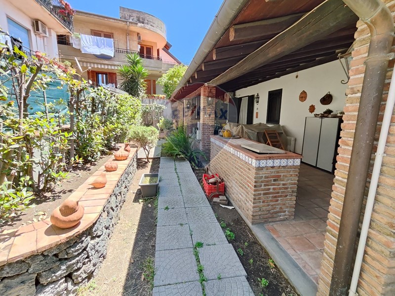 Casa Semi Indipendente in Vendita a Misterbianco, 390'000€, 400 m²