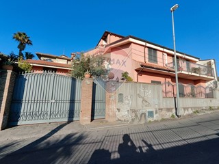 Casa Semi Indipendente in Vendita a Misterbianco, 390'000€, 400 m²