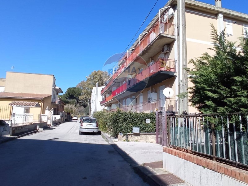 Trilocale in Vendita a Caltagirone, 87'000€, 104 m²