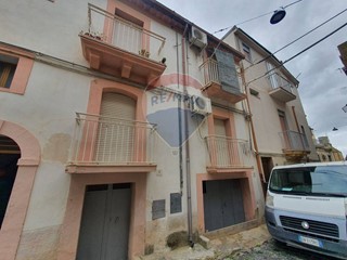 Casa Indipendente in Vendita a Caltagirone, 22'000&euro;, 121 m²