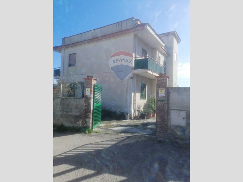 Villa in Vendita a Augusta, 148'000€, 215 m²