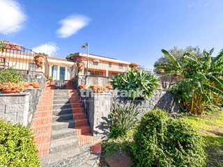 Villa in Vendita a Valverde, 490'000&euro;, 315 m²