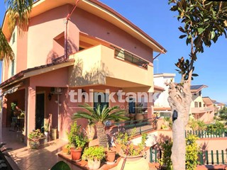 Villa in Vendita a Augusta, 499'000€, 279 m²