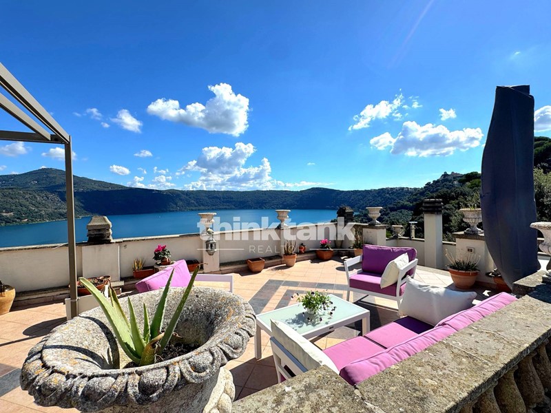 Appartamento in Vendita a Castel Gandolfo, 780'000€, 136 m²