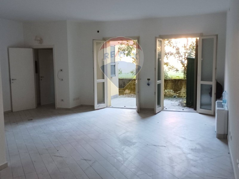 Ufficio in Vendita a Bonate Sotto, 95'000€, 70 m²