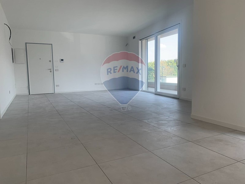 Quadrilocale in Vendita a Stezzano, 348'000€, 141 m²