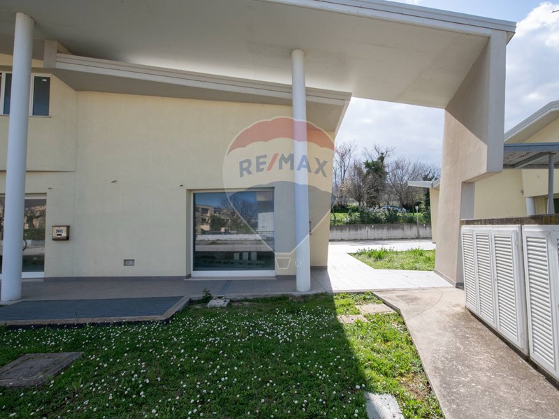 Immobile commerciale in Vendita a Senigallia, 97'000€, 113 m²