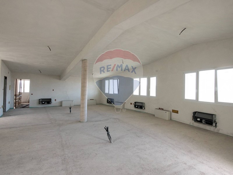 Immobile commerciale in Vendita a Senigallia, 179'000€, 226 m²