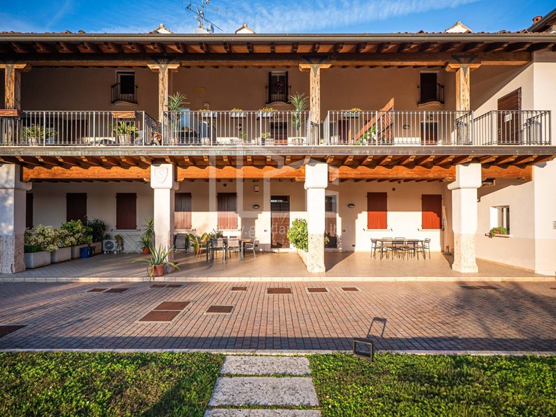 Villa in Vendita a Desenzano del Garda, 260'000&euro;, 104 m²