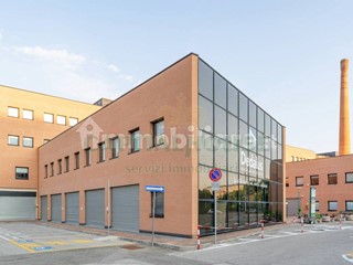 Laboratorio in Affitto a Bologna, 10'800€, 1043 m²