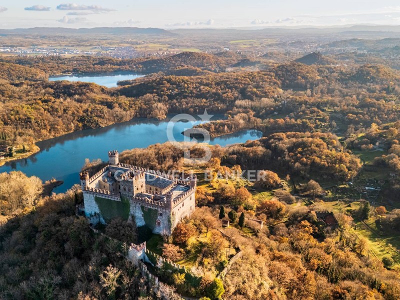 Villa in Vendita a Montalto Dora, 2525 m²