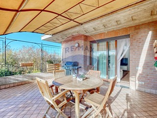 Attico in Vendita a Brembate, 350'000€, 182 m²