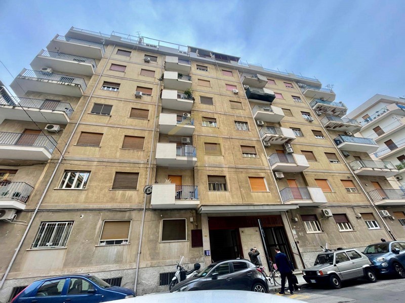 Appartamento in Vendita a Palermo, 97'000€, 88 m²