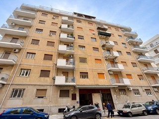 Appartamento in Vendita a Palermo, 97'000&euro;, 88 m²