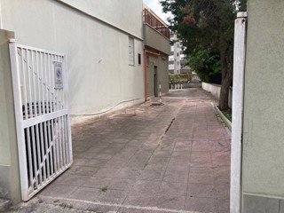Negozio in Affitto a Brindisi, 250€, 28 m²