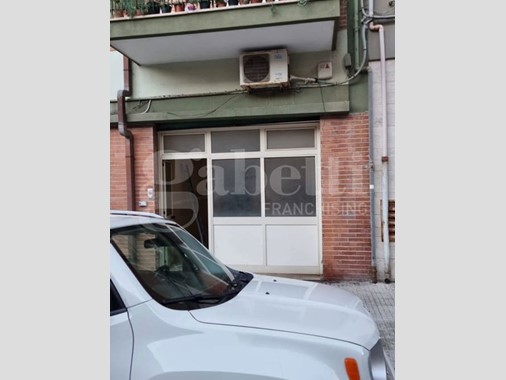 Negozio in Vendita a Brindisi, 75'000&euro;, 70 m²