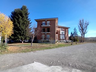 Quadrilocale in Vendita a Grinzane Cavour, 120'000€, 101 m²