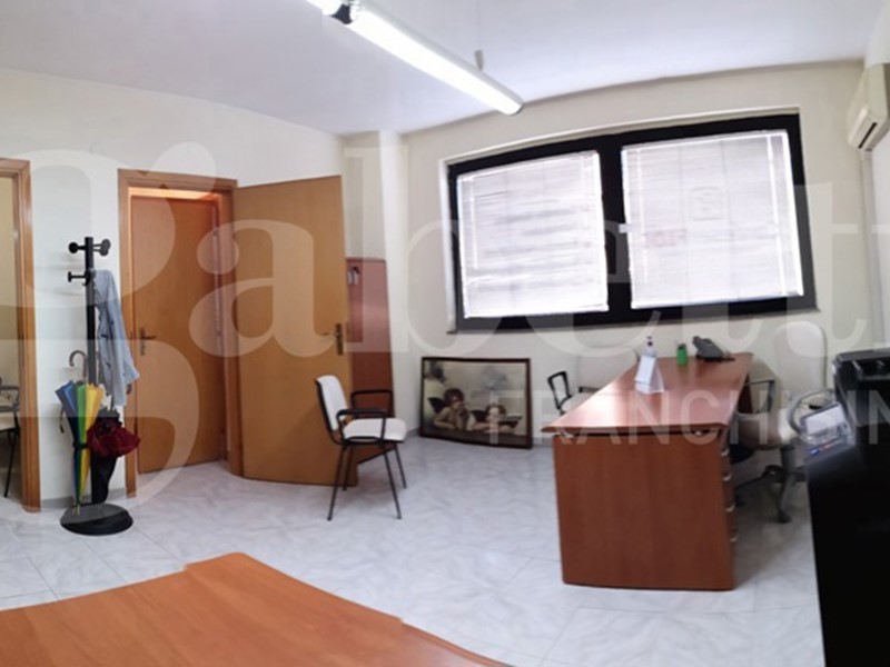 Ufficio in Affitto a Siracusa, 450€, 60 m²