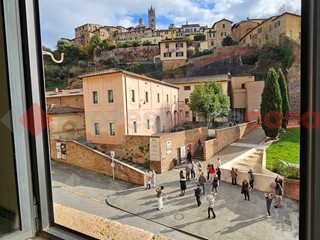 Appartamento in Vendita a Siena, 425'000€, 131 m²