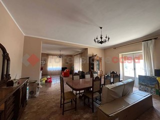 Casa Indipendente in Vendita a Pignataro Interamna, 99'000€, 245 m²