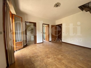 Appartamento in Vendita a Alto Reno Terme, 60'000€, 97 m², con Box