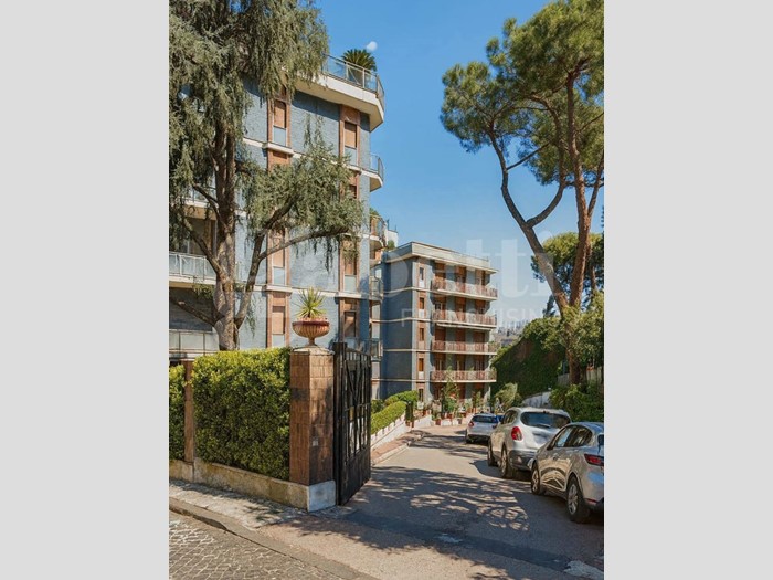 Bilocale in Vendita a Napoli, 420'000€, 90 m²