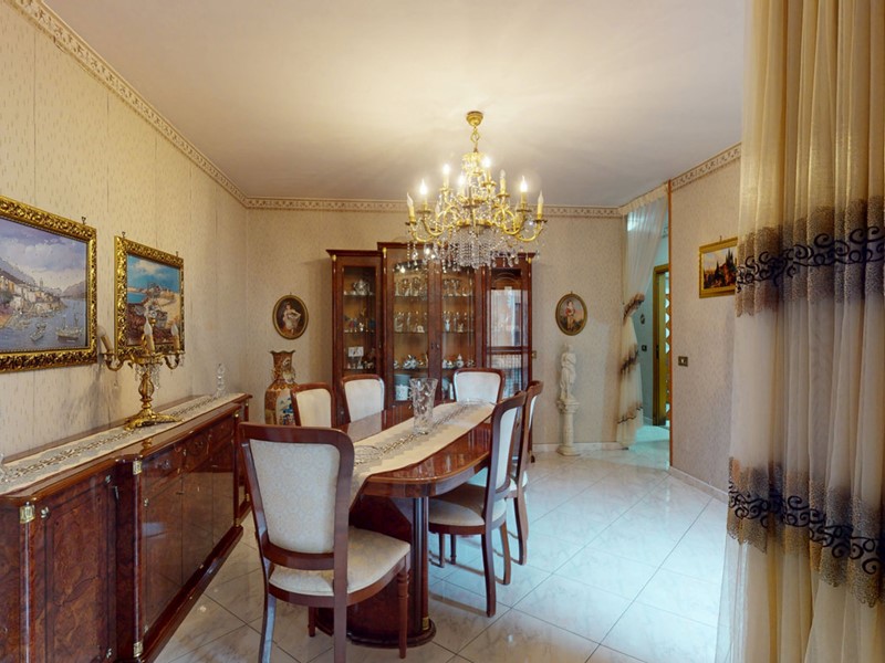 Trilocale in Vendita a Napoli, 110'000€, 92 m²