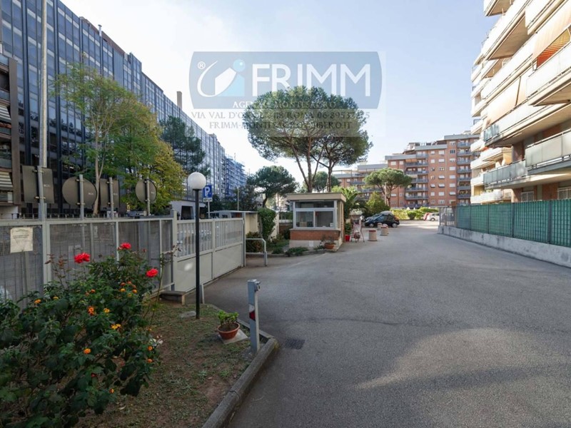Trilocale in Vendita a Roma, 245'000€, 84 m², con Box