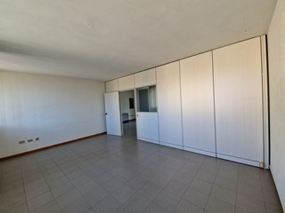Ufficio in Vendita a Lucca, zona Sant'Anna, 210'000€, 75 m²