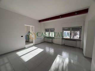 Appartamento in Vendita a Ivrea, 97'000&euro;, 132 m²
