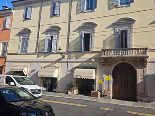 Quadrilocale in Affitto a Parma, zona Parma Centro, 1'600€, 130 m², con Box