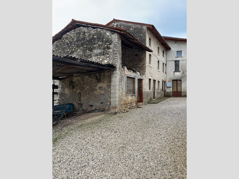 Casa Semi Indipendente in Vendita a San Giovanni Ilarione, 19'000€, 100 m²