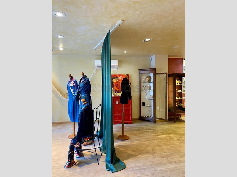 Attività commerciale in Vendita a Vicenza, 15'000&euro;, 102 m², arredato