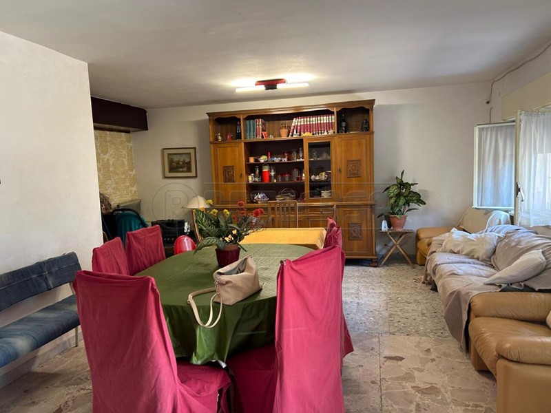 Magazzino in Vendita a Caltanissetta, 20'000&euro;, 49 m²