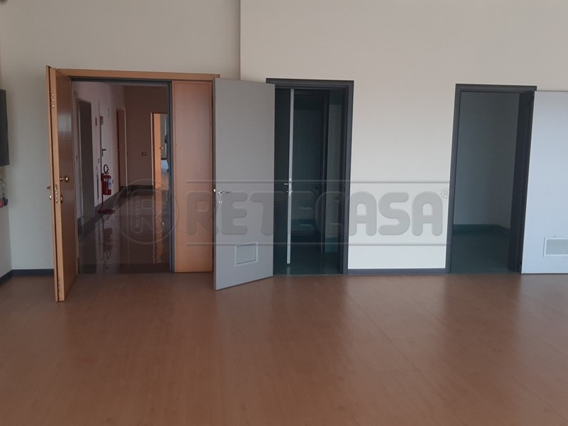 Ufficio in Vendita a Vicenza, 660'000&euro;, 600 m²