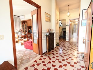 Casa Indipendente in Vendita a Grisignano di Zocco, 190'000&euro;, 224 m², con Box