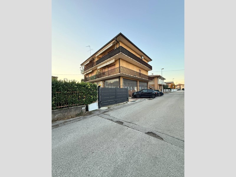 Appartamento in Vendita a Montecchio Maggiore, 135'000&euro;, 95 m²
