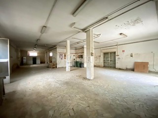 Immobile commerciale in Affitto a Giugliano in Campania, 1'500&euro;, 260 m²