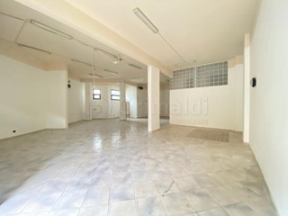 Immobile commerciale in Vendita a Villaricca, 159'000&euro;, 180 m²