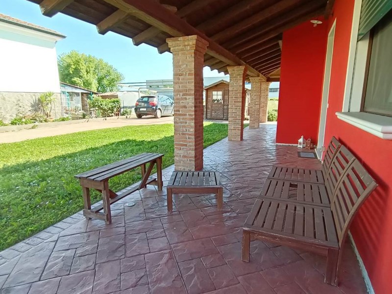 Villa in Vendita a Rovigo, zona FRAZIONI-PERIFERIA, 249'000&euro;, 197 m²