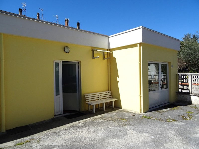 Immobile commerciale in Vendita a Ostra, 64 m²
